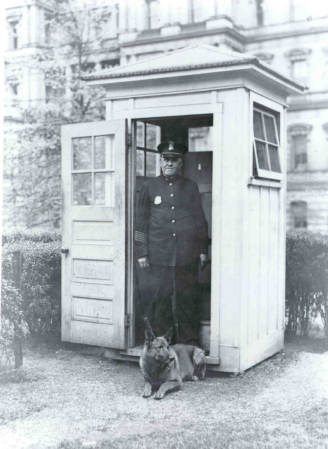 Uniformed Division Officers standing in front of the White House in 1923. 