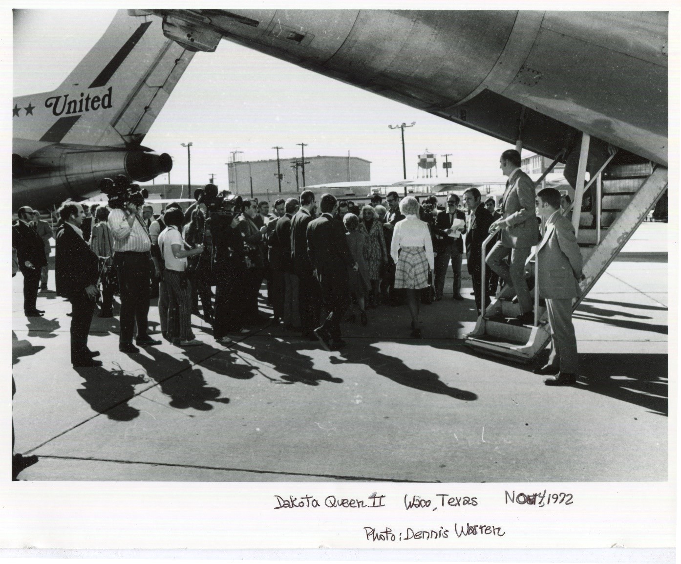 Special Agent Sue Ann Baker (skirt-attired) with presidential candidate George McGovern’s spouse Eleanor as they walk towards a reception committee and news media upon arriving in Waco, Texas, on November 4, 1972. Special Agent Baker’s service revolver is concealed in her purse. (Courtesy; McGovern Collection, Dakota Wesleyan University)